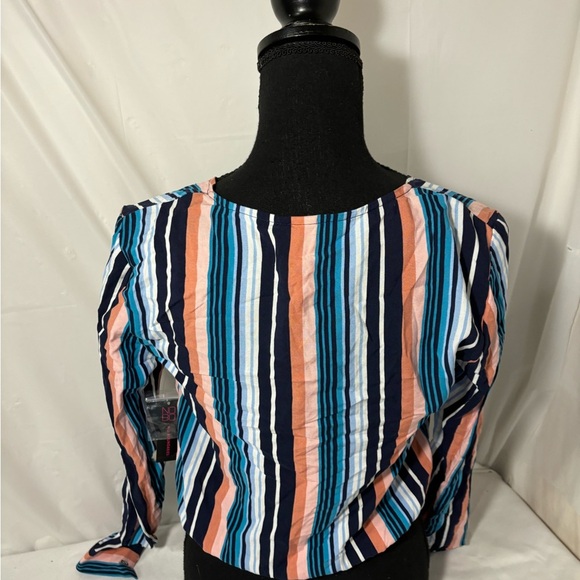 New with tags, womens size small shirt, #a059 - Picture 2 of 6